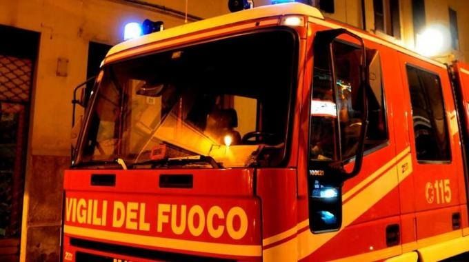 In fiamme un edificio nel Vibonese