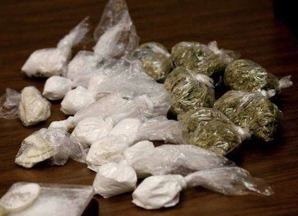 Trovati con cocaina e marijuana, arrestati