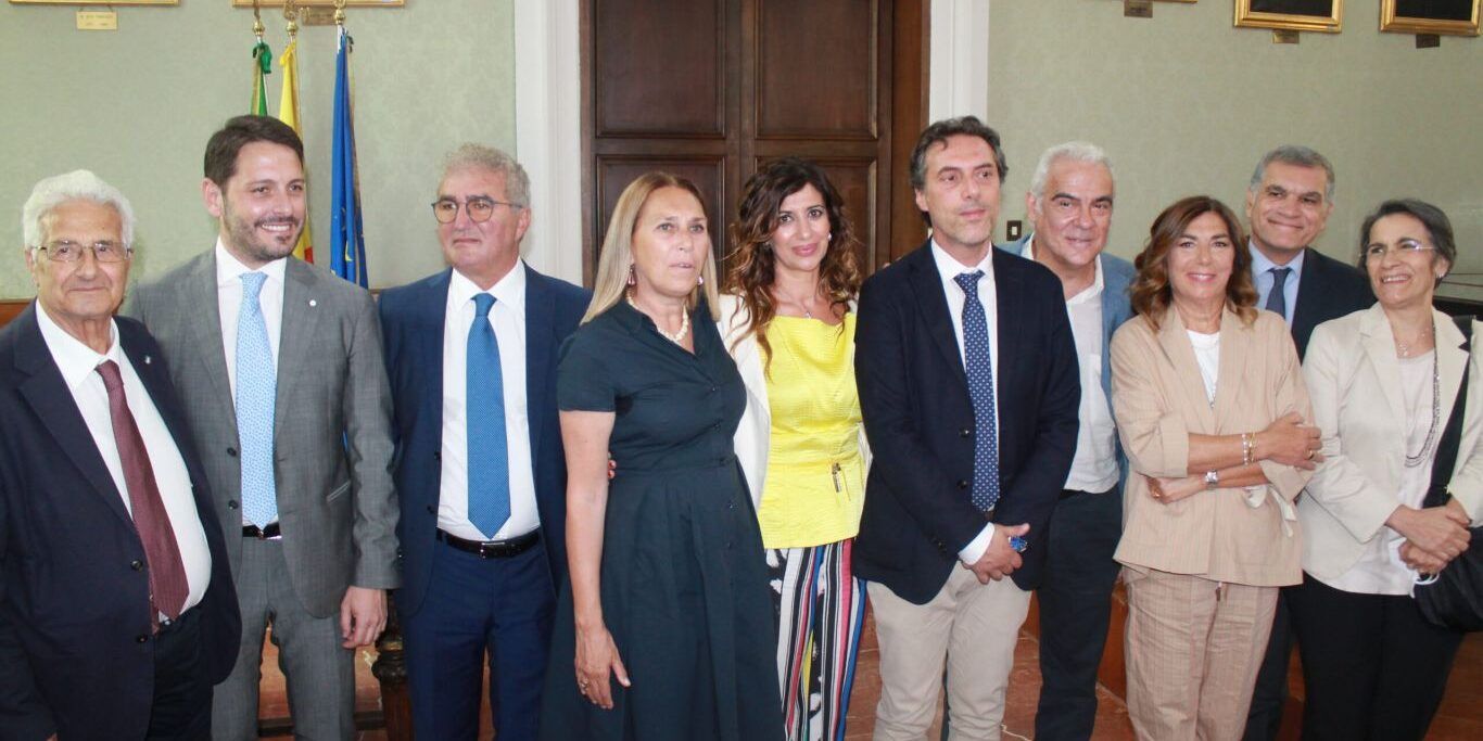 Le “alchimie” politiche di Catanzaro, per Fiorita un (altro) “soccorso” dal centrodestra