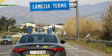 Favoreggiamento all’immigrazione clandestina, 61 indagati a Lamezia – VIDEO