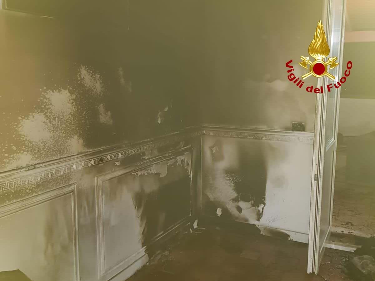 Incendio a Falerna, fiamme in un appartamento