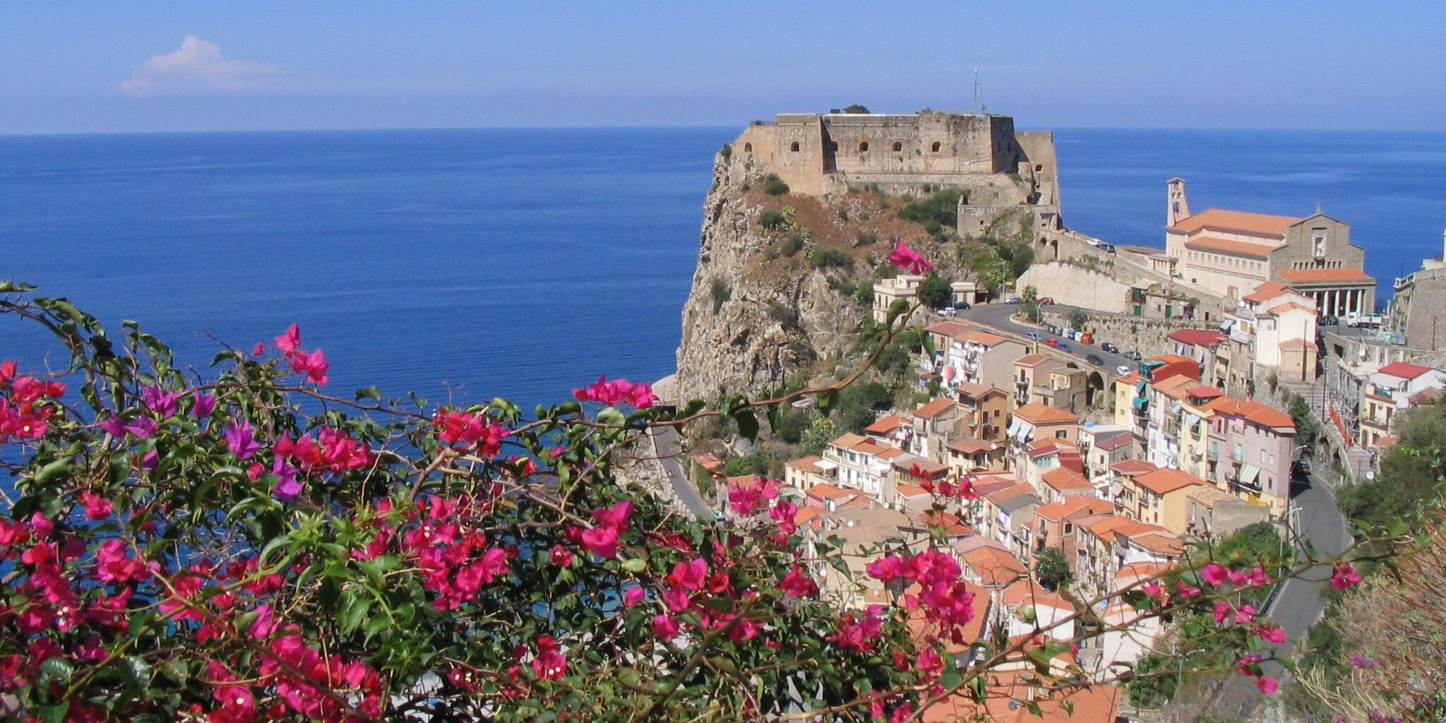 Scilla, inaugurato ascensore che dal borgo arroccato porta a Marina Grande