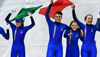 Italia d’oro nella staffetta mista. Fontana fa la storia