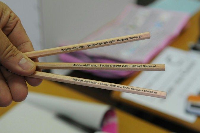 REFERENDUM | Matite irregolari per votare, il Viminale smentisce