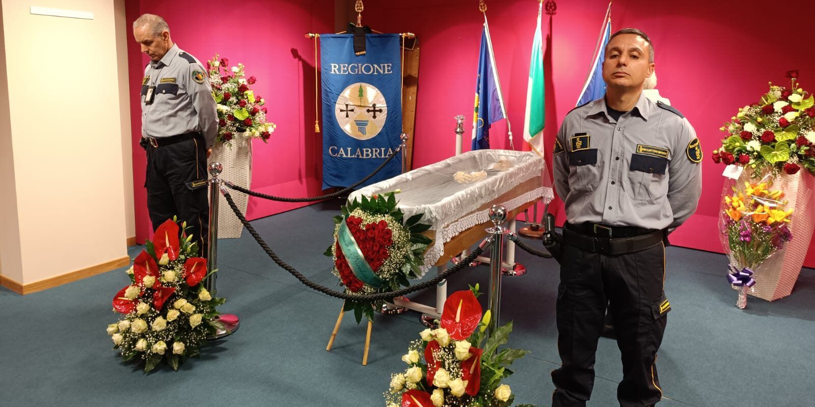 L’ultimo abbraccio della Calabria a Chiaravalloti, commozione alla Cittadella – FOTO E VIDEO