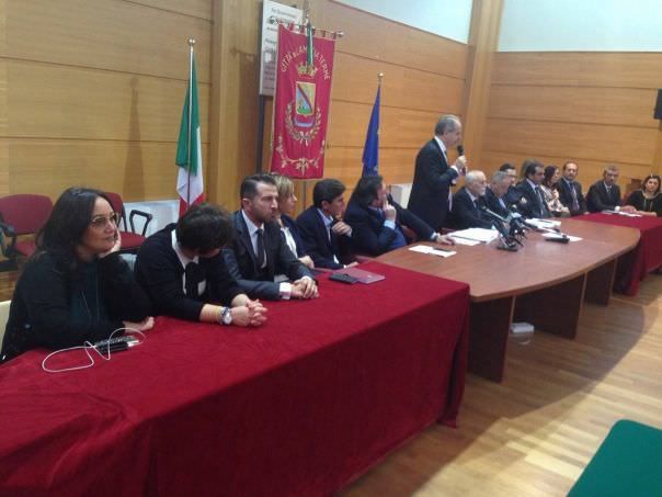 Dimettersi (e «stravincere») o governare? Mascaro e gli scenari dopo il Tar