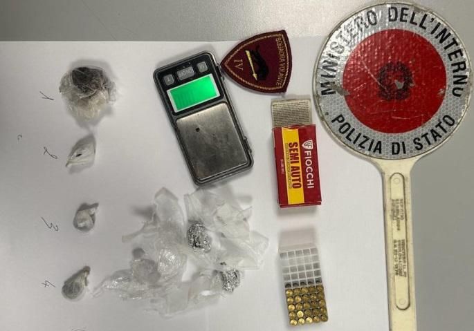 Giovane crotonese denunciato per detenzione di stupefacenti e munizioni