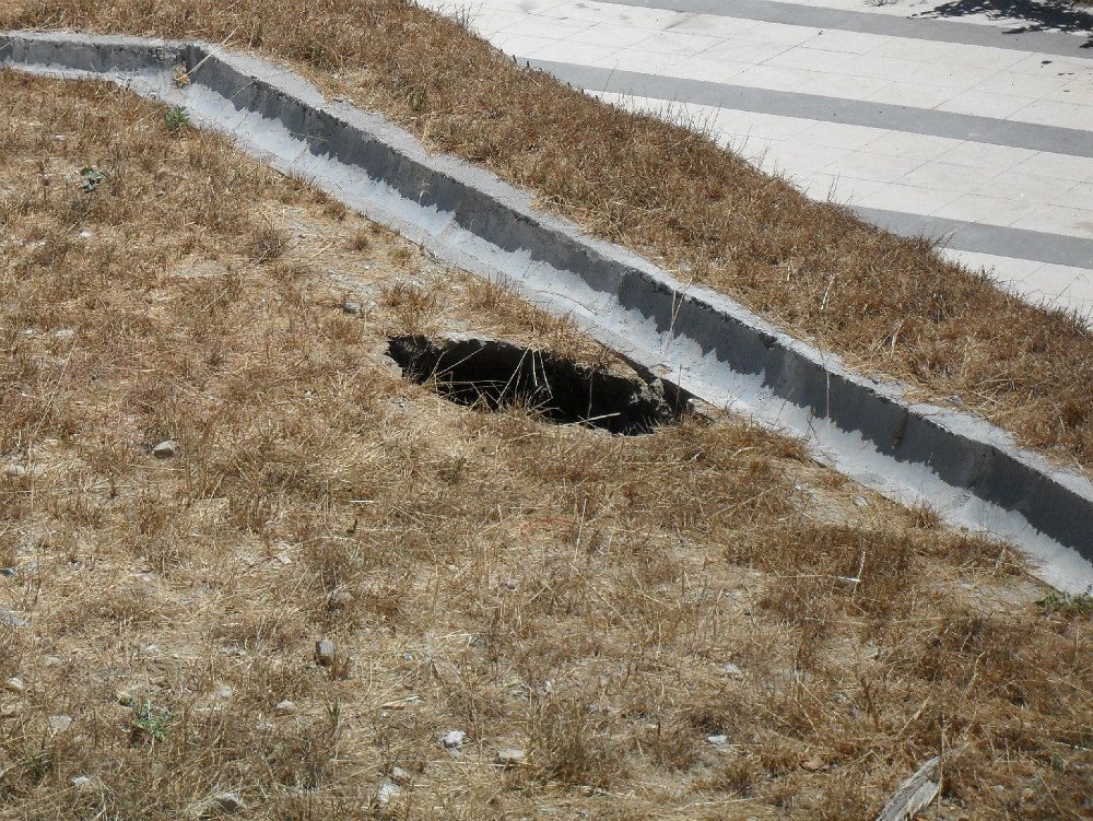 La voragine, a un passo dalle case