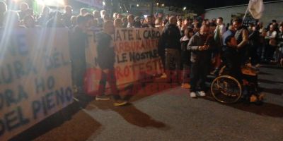 Falerna, quasi 300 persone bloccano lo svincolo dell’A2