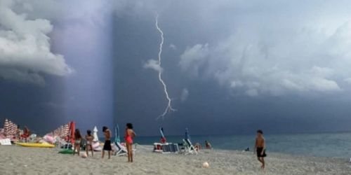 fulmine torremezzo foto Francesco Sabino fb Meteolino fanpage