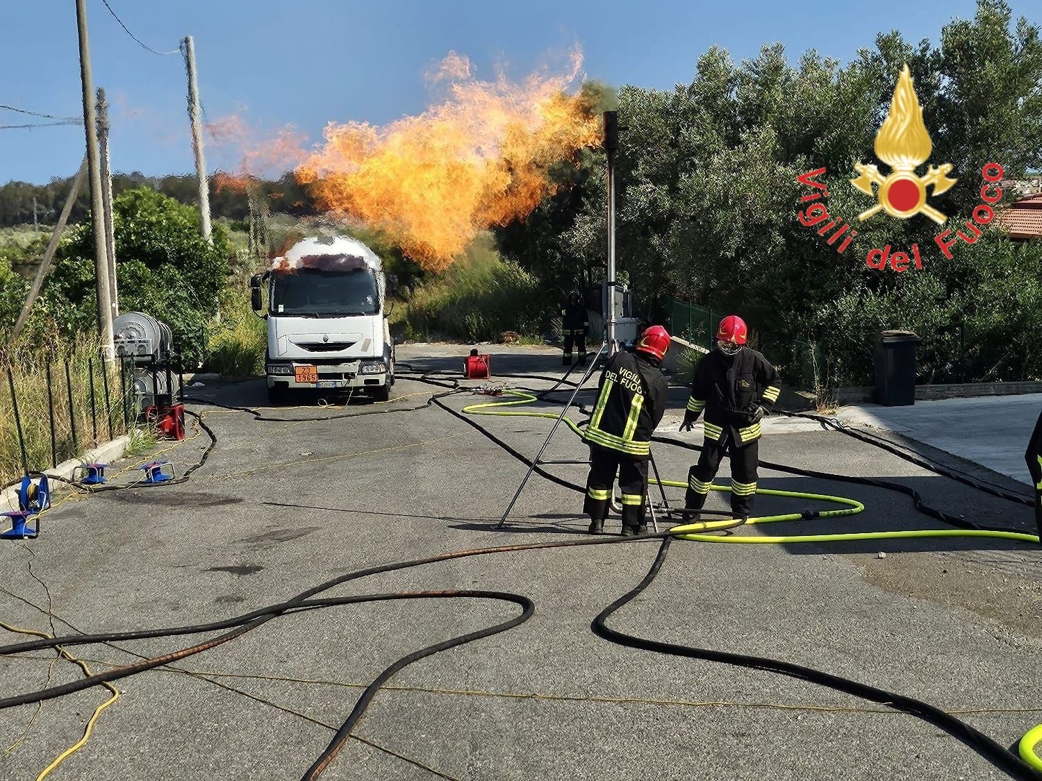 Catanzaro, fuoriuscita di Gpl da un’autocisterna: intervengono i Vigili del fuoco