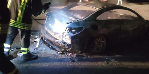 auto in fiamme rossano