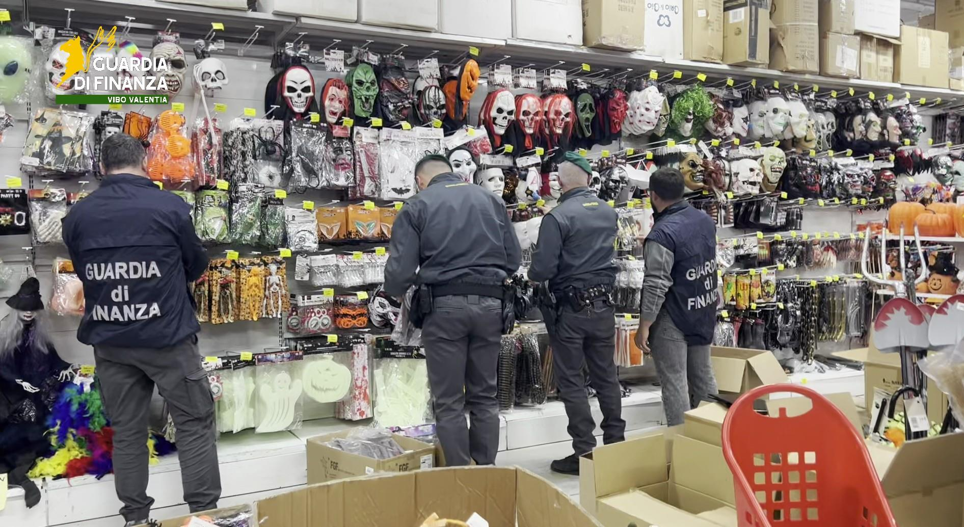 Halloween, sequestrati oltre 3.400 articoli e prodotti di bigiotteria nel Vibonese