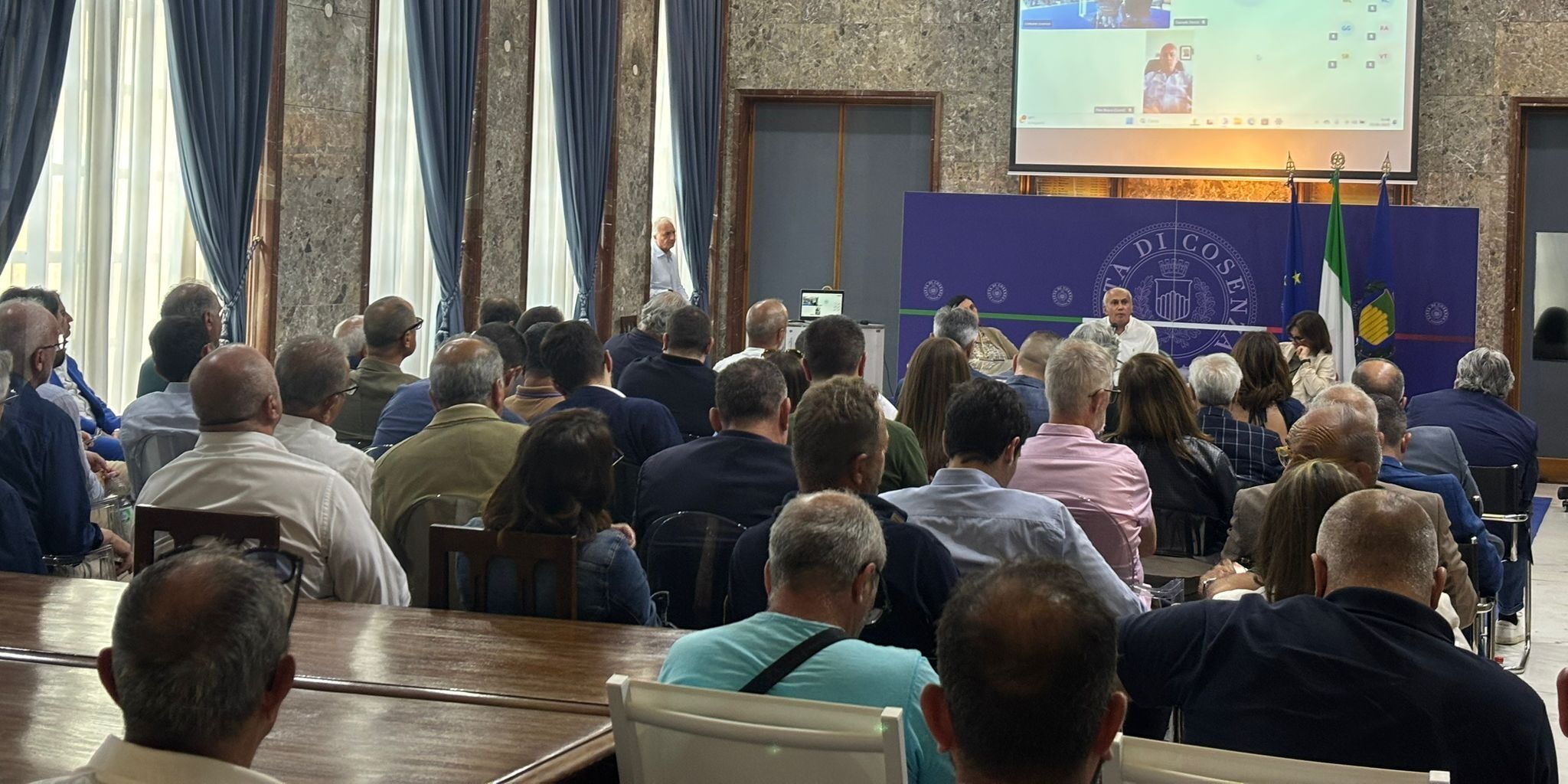 Tis, delegazione di 100 sindaci del Cosentino da Occhiuto