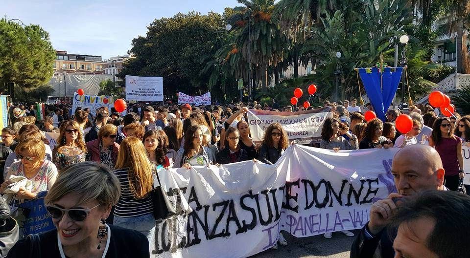 Stop violenza, sfila (anche) il disincanto