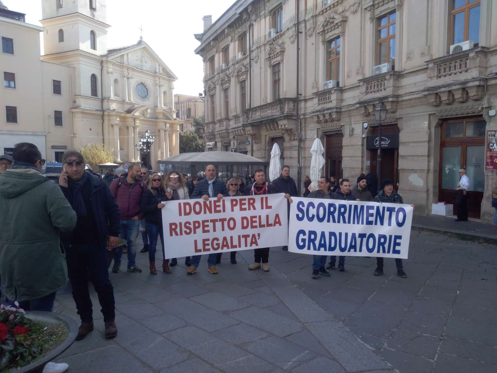 Sanità, sit-in a Catanzaro degli idonei ai concorsi