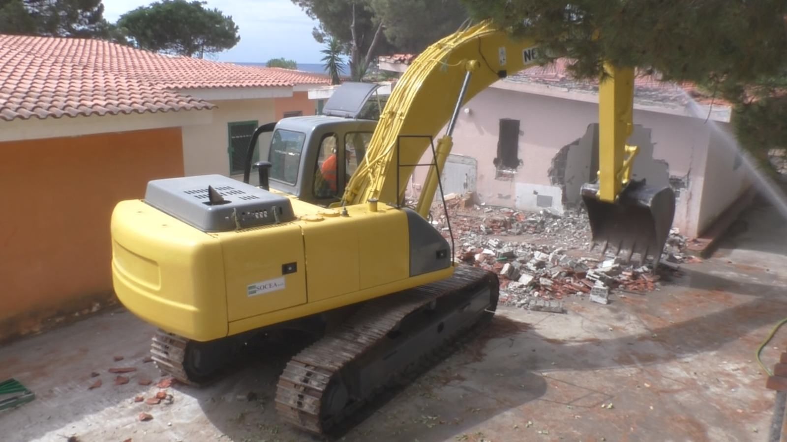 Crotone, villette abusive abbattute a 25 anni dalla sentenza