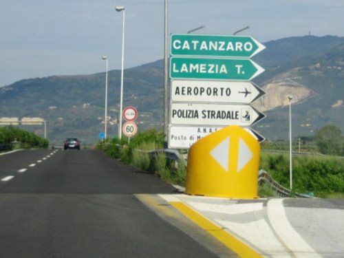 Era scomparsa dalla Francia, 77enne ritrovata sull'A2 a Lamezia