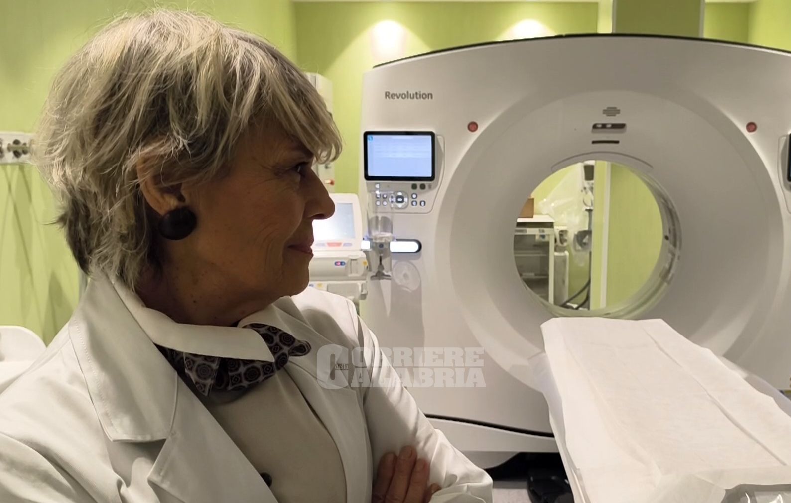 Franca Melfi, la luminare tornata in Calabria che combatte il tumore ai polmoni con un robot – VIDEO