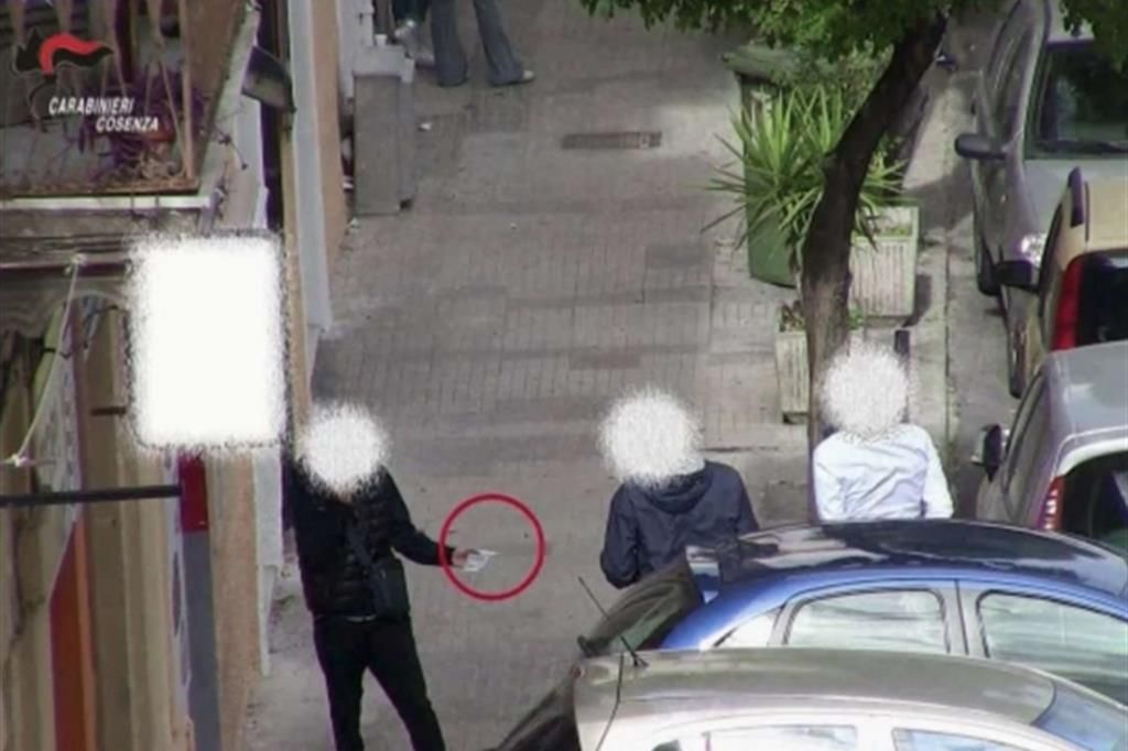 «Una grande piazza di spaccio» a Cosenza, fissata l’udienza preliminare per 61 imputati – NOMI