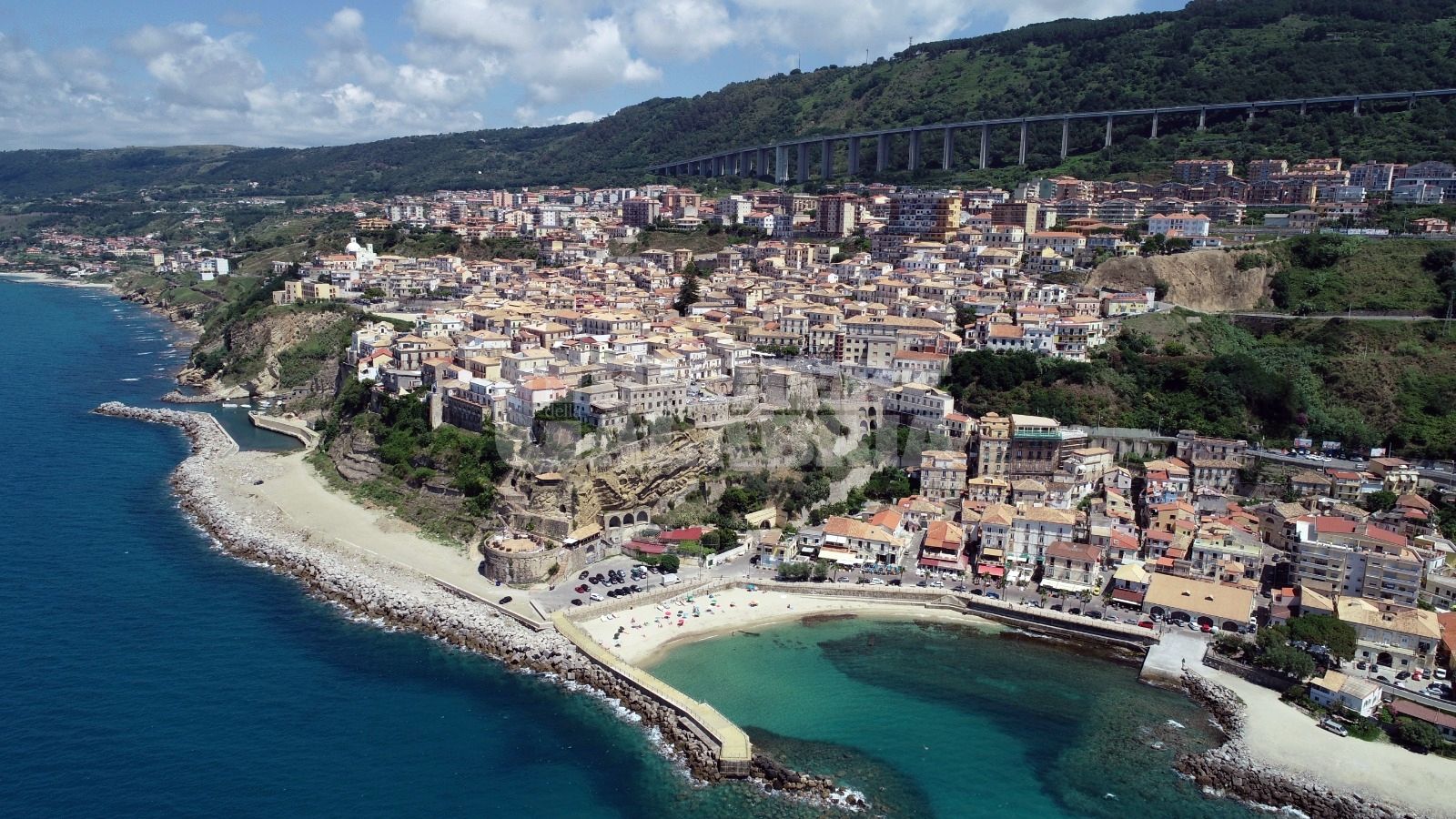 L’imprenditore con «l’endorsement» della ‘ndrangheta e la «tassa turistica» da pagare alle cosche