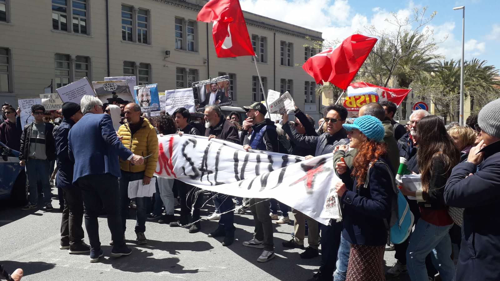 Le voci del dissenso a Salvini – FOTO