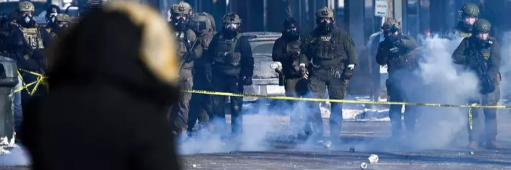 Uomo ucciso dagli agenti federali a Minneapolis durante le proteste