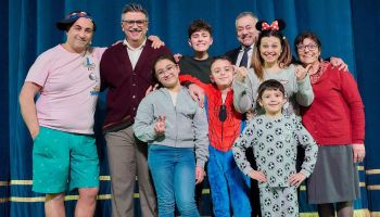 Il “Virus” di Nino Gemelli si diffonde tra risate, dialetto e tradizione