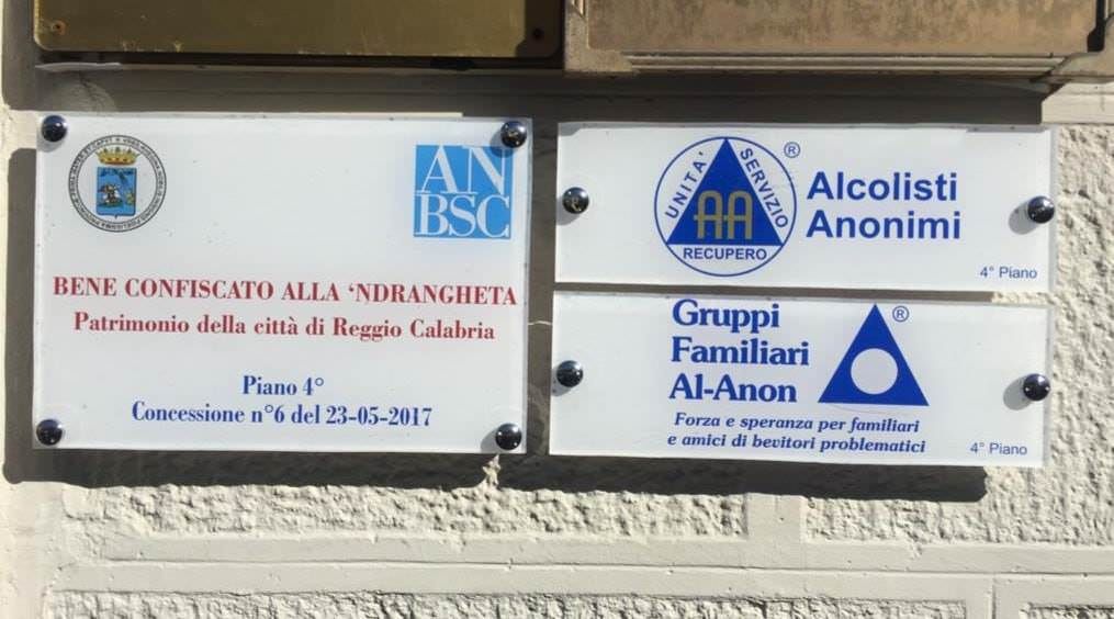 Reggio, la sede degli alcolisti anonimi in un bene confiscato