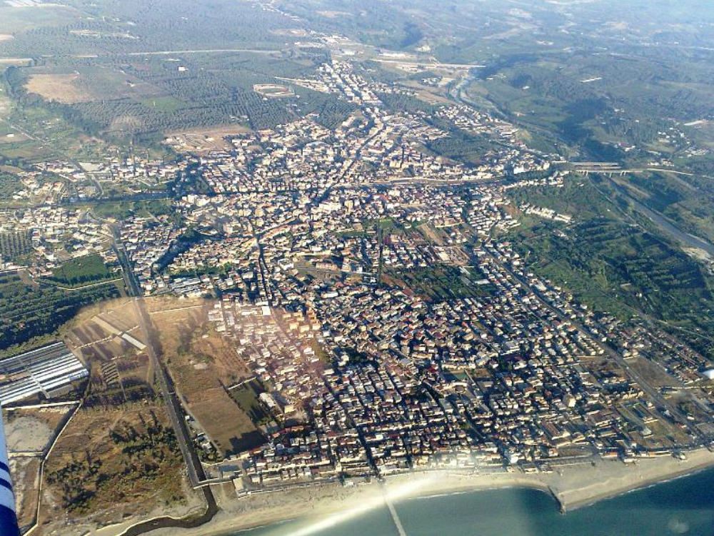 Crisi, a Gioia Tauro il Comune distribuisce derrate alimentari