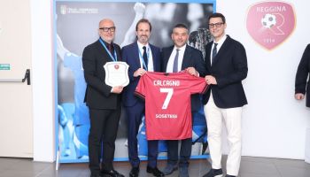 Italia-Svezia al “Granillo”, ospiti internazionali omaggiati con la maglia della Reggina