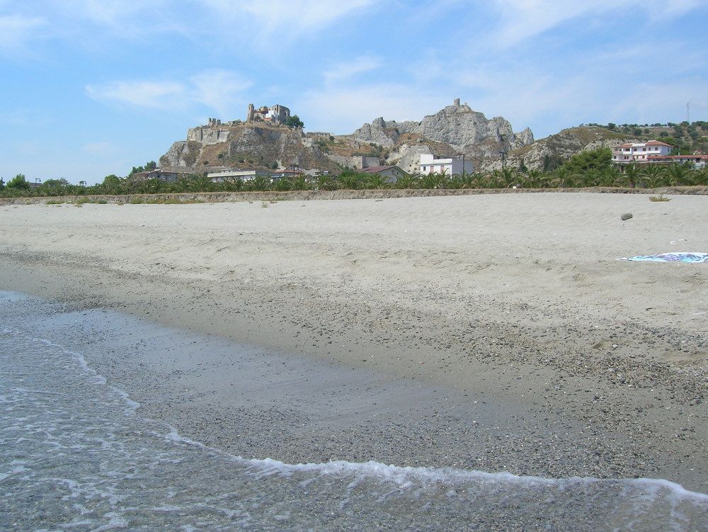 Chiedeva soldi ai turisti, denunciato