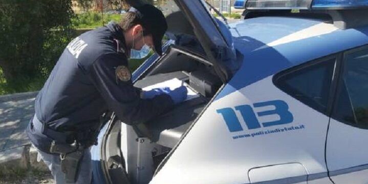 Covid, 23 migranti sanzionati a Cosenza: stavano festeggiando un matrimonio