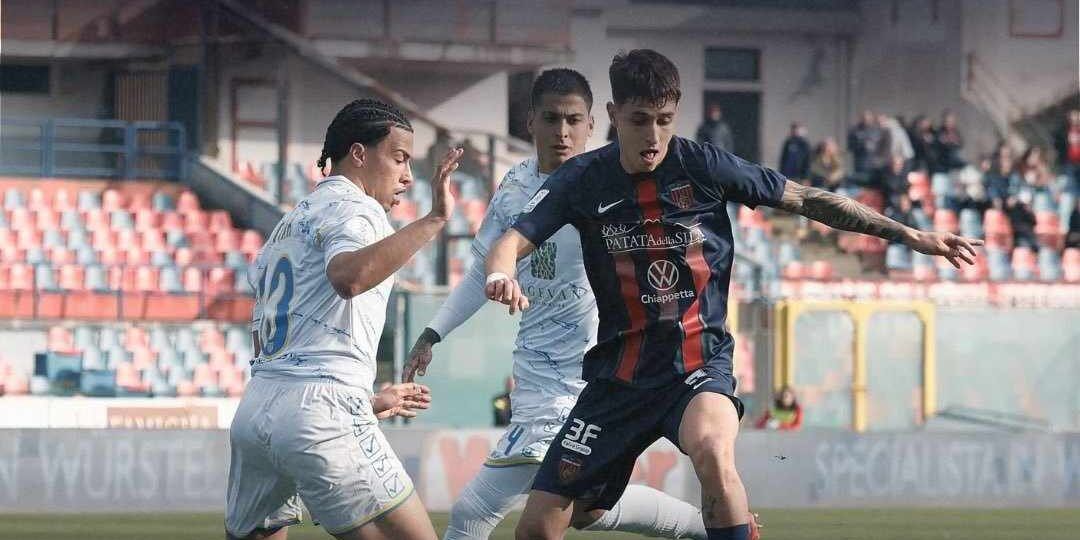 Il Cosenza torna a vincere: Carrarese battuta di misura al San Vito grazie al gol di Hristov