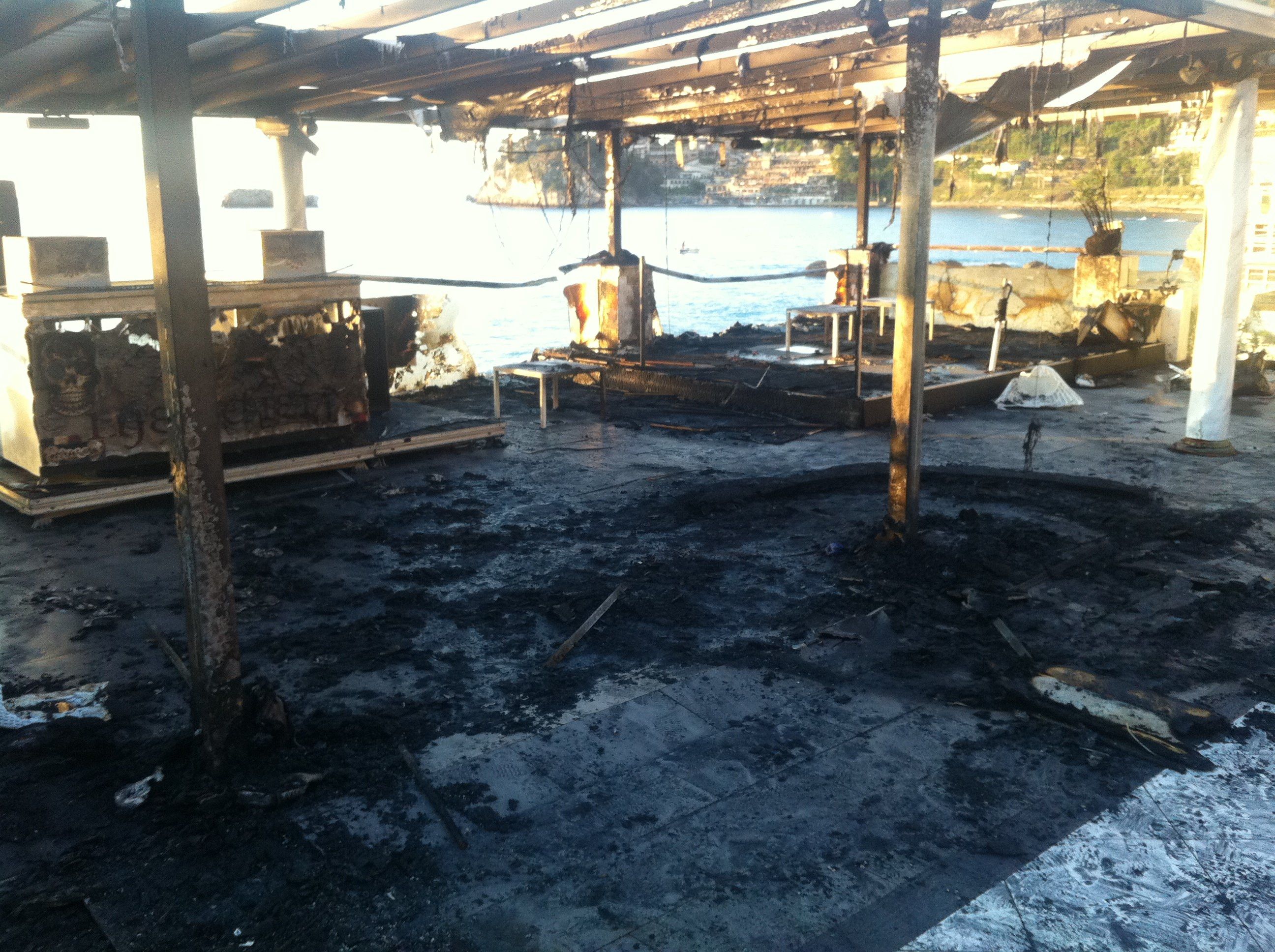 Cassano, nuovo incendio al lido La Rotonda