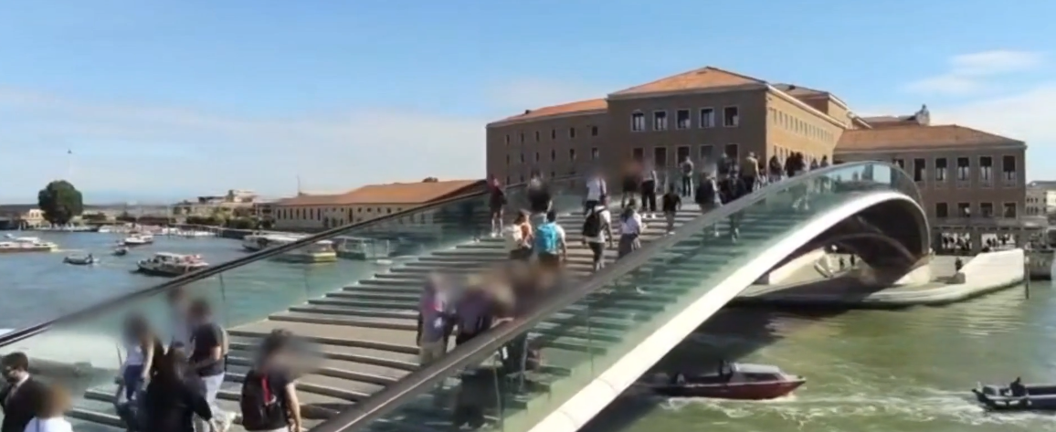 Bagagli sottratti ai turisti e soldi per restituirli, tre arresti
