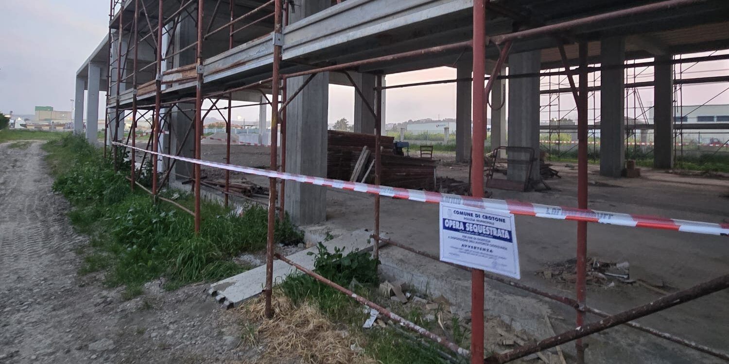 Crotone, sequestrata una struttura abusiva destinata alla produzione alimentare