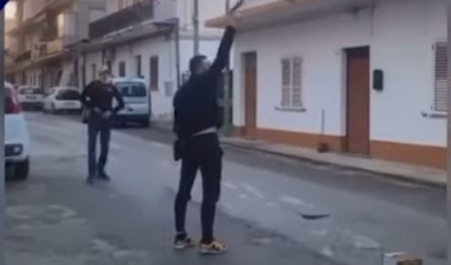 Festeggiano la nascita di una bimba a colpi di pistola nel Vibonese, avviate le indagini – VIDEO