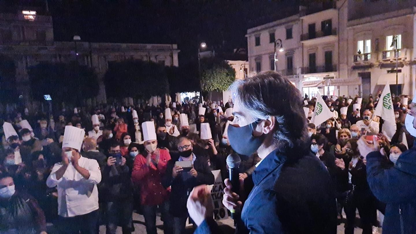 La protesta dei commercianti, Falcomatà: «A Reggio manifestiamo il dissenso senza trasformarlo in rabbia»