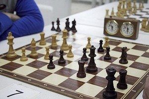 In Calabria per un torneo di scacchi, aggredisce i carabinieri