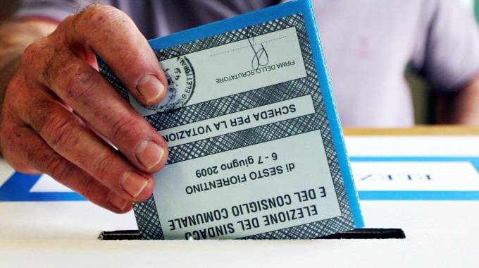 Fotografano il voto in cabina: denunciati