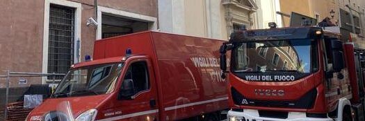 Cade un ascensore in un palazzo nel centro di Roma: muore operaio