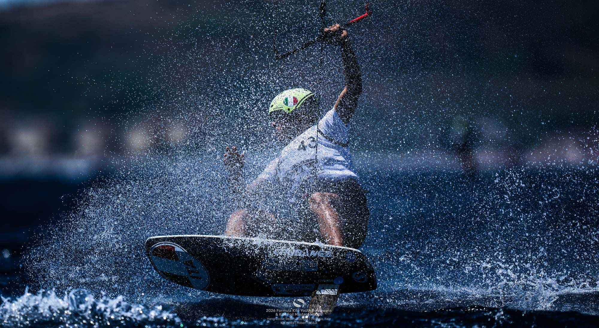 Kite foil a Gizzeria, il vento sceglie i primi protagonisti: Turienzo e Koszowski leader delle classifiche