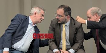 Psi, prove di convivenza ma il non detto racconta più delle parole