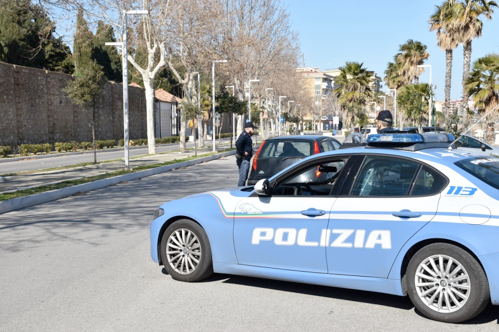 Crotone, mini market della droga individuato dalla Polizia