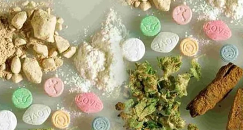 Droghe sintetiche, nuove rotte e alleanze criminali: il ruolo della ’ndrangheta tra Europa e Italia