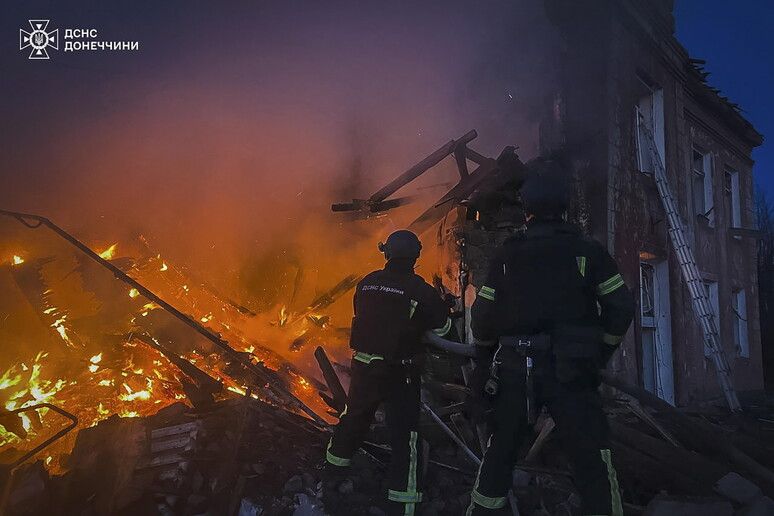 Ucraina, attacchi russi nella notte a infrastrutture energetiche