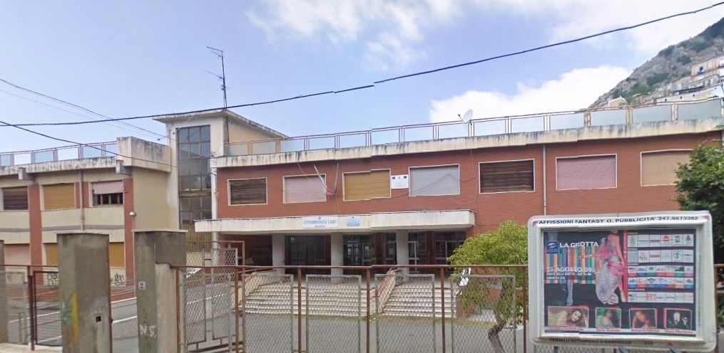 «Scuola di Amantea a rischio crollo»