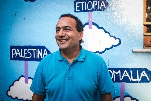 Gli applausi dell’Europa per il “modello Riace”