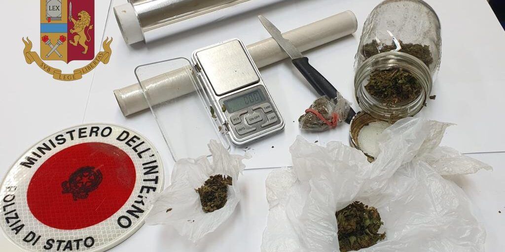 Trovato in possesso di droga destinata allo spaccio, denunciato a Vibo Valentia un uomo in prova ai servizi sociali